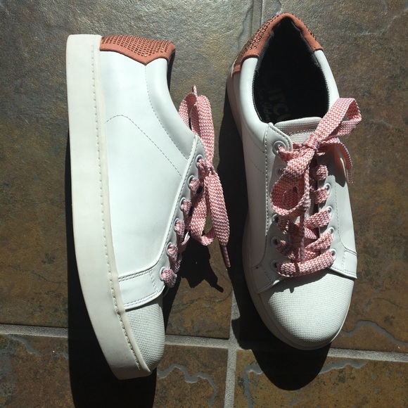 Shoes - Picture 2 of 4